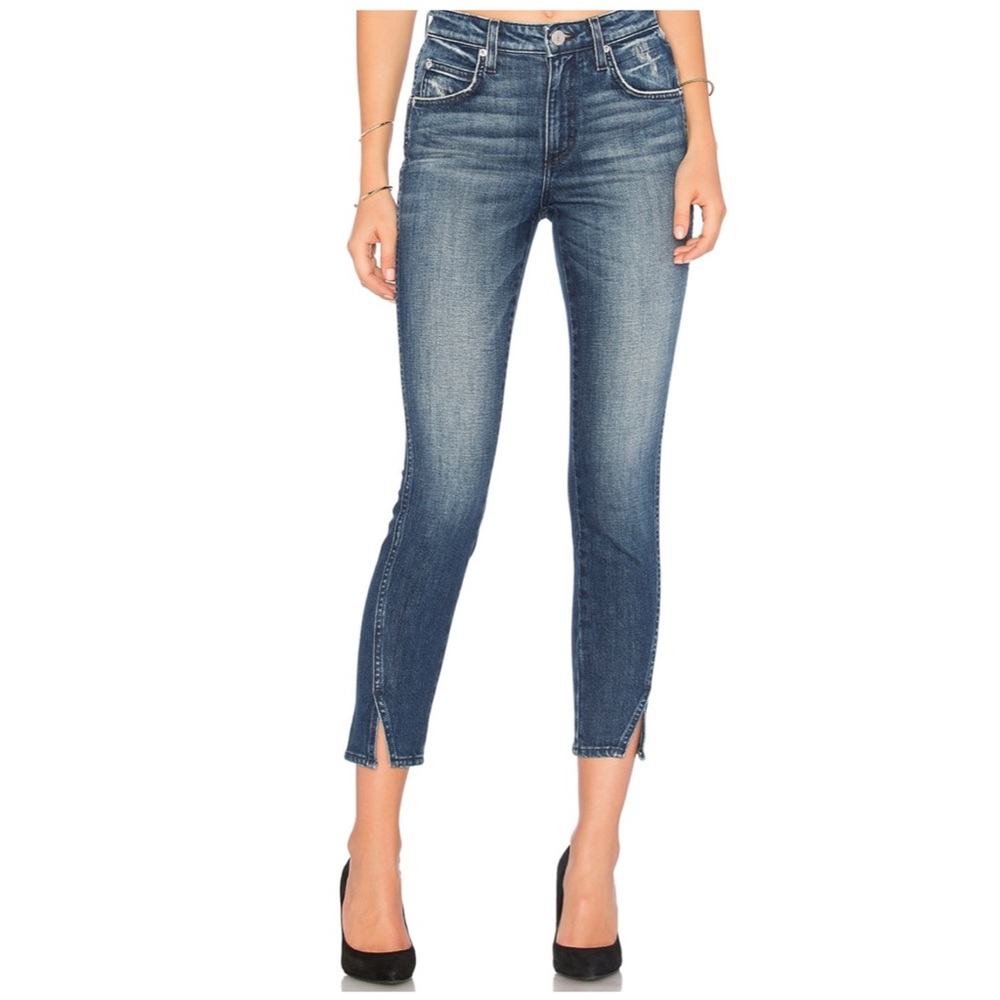 AMO High Rise Twist Crop Blue Jeans in Sweetheart